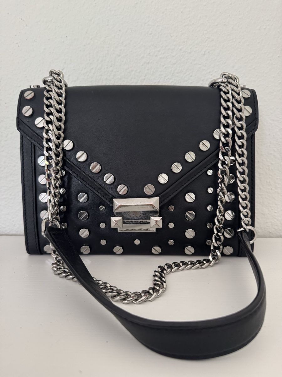 Michael Kors Borse da donna: Michael Kors Studded Black Leather Shoulder Bag – Usato da Versoix venduto da Bazanchiklovalova