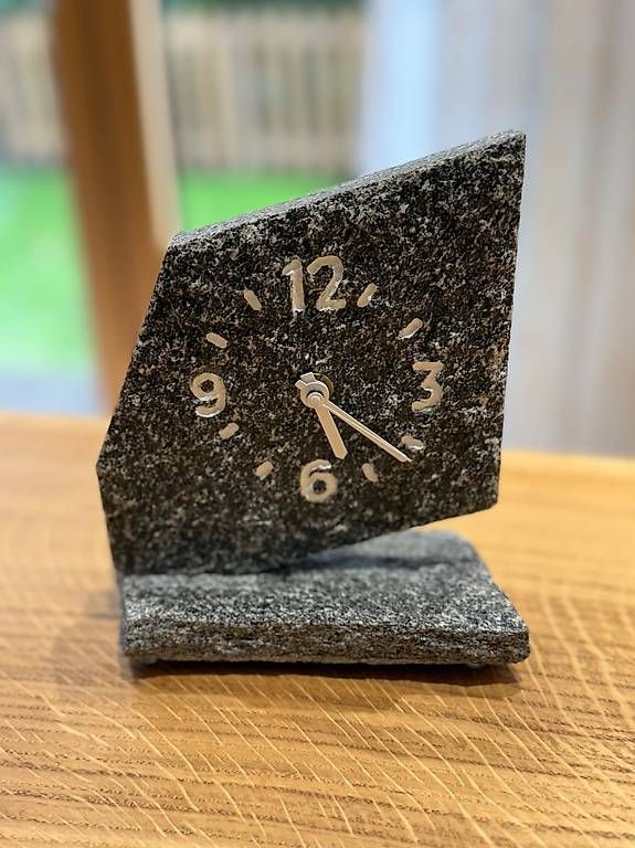 Orologi: Orologio in granito – Nuovo e nell'imballaggio originale da Davesco-Soragno venduto da dai_925z