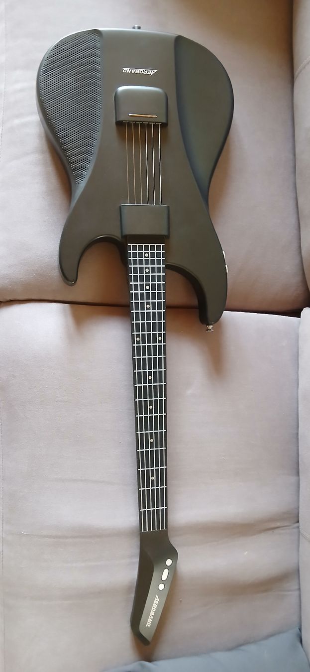 Strumenti musicali: guitare aeroband – Usato da bossonnens venduto da Cedric1973