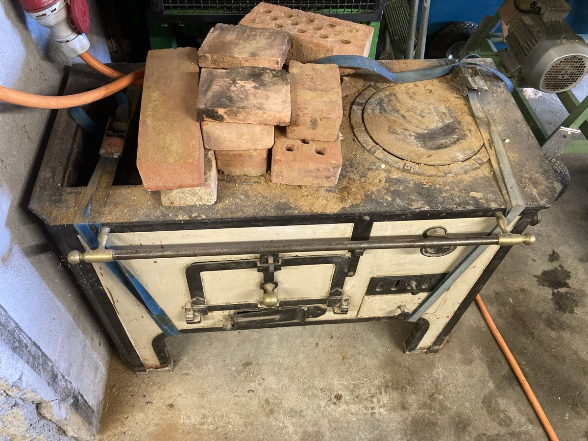 Autres meubles anciens: Holz Kochherd Holzofen – D'occasion à Gibswil par mai_pw2j 1