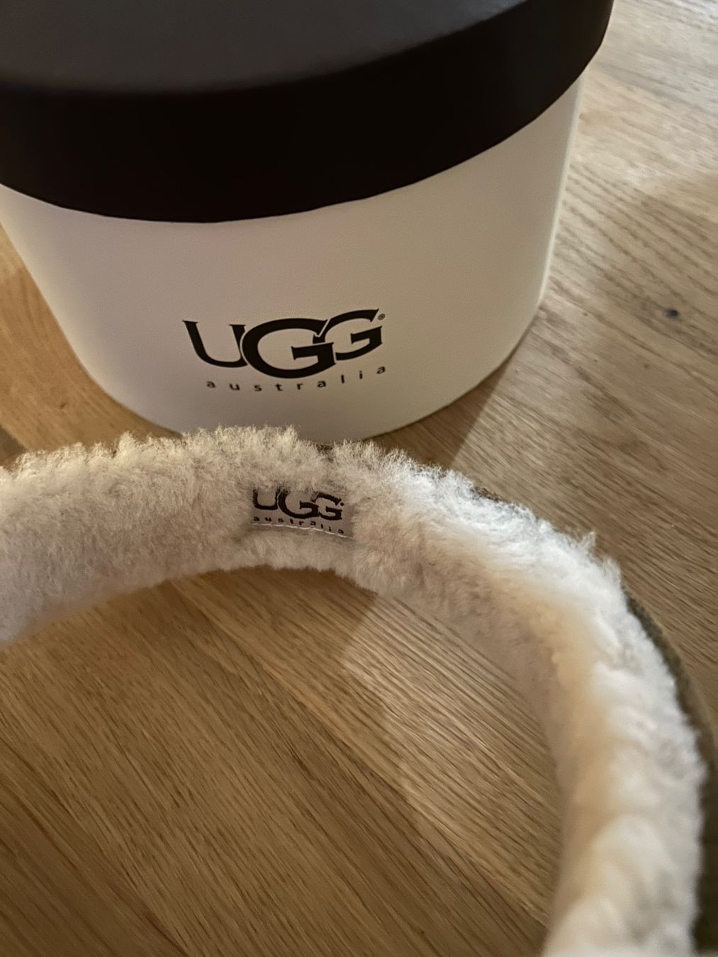 Ugg Copricapi, berretti & cappellini: Ugg Ohrenschützer, Braun , NEU – Nuovo e nell'imballaggio originale da Pratteln venduto da Fashionette.D.D. 4