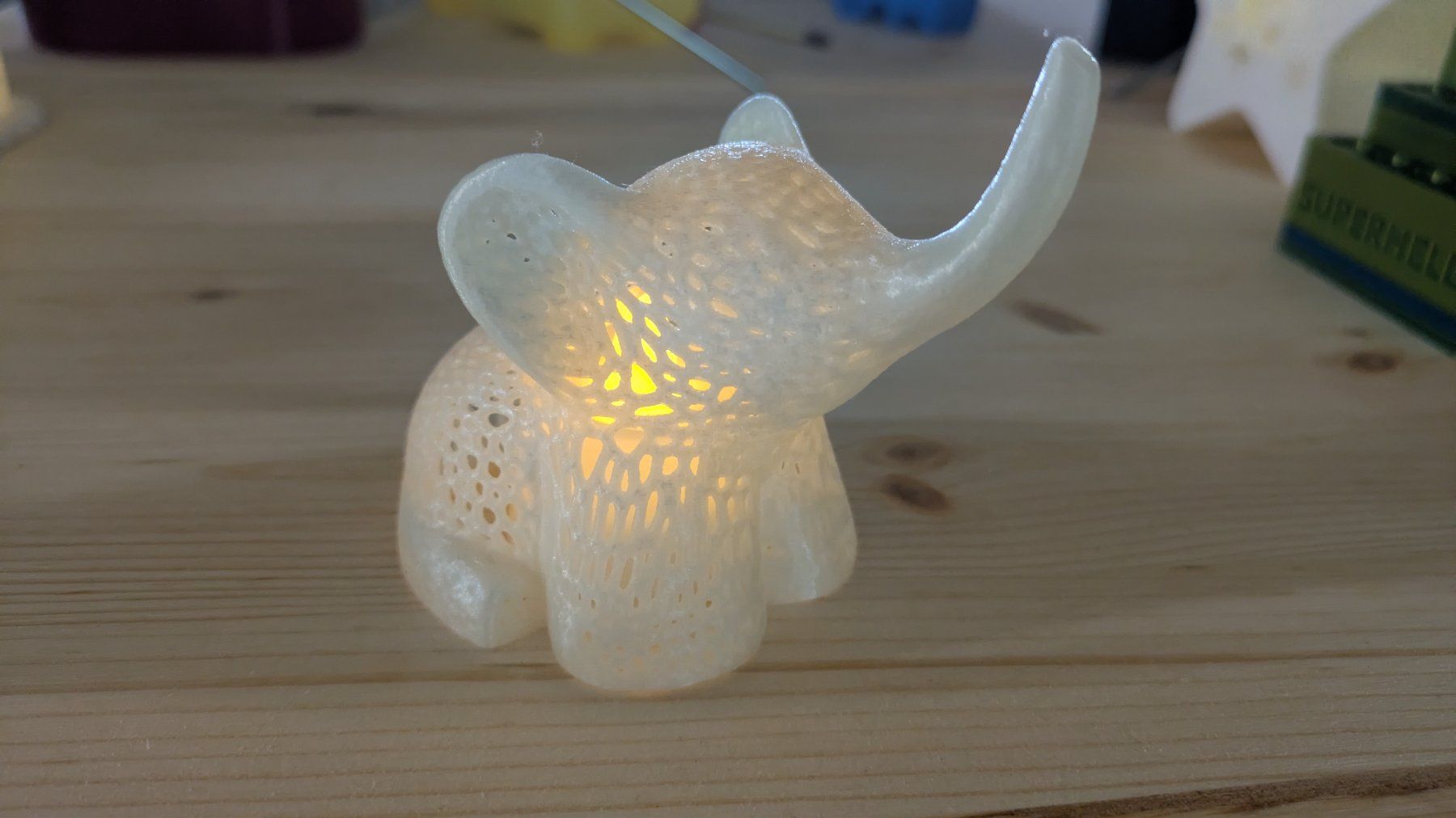 Toutes les décorations: Deko Elefant mit LED Licht - kleines Teelicht – Neuf (Voir description) à Staufen par Fleby84