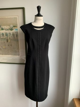 AKRIS: Neues cooles schwarzes Kleid mit "Nieten", 36