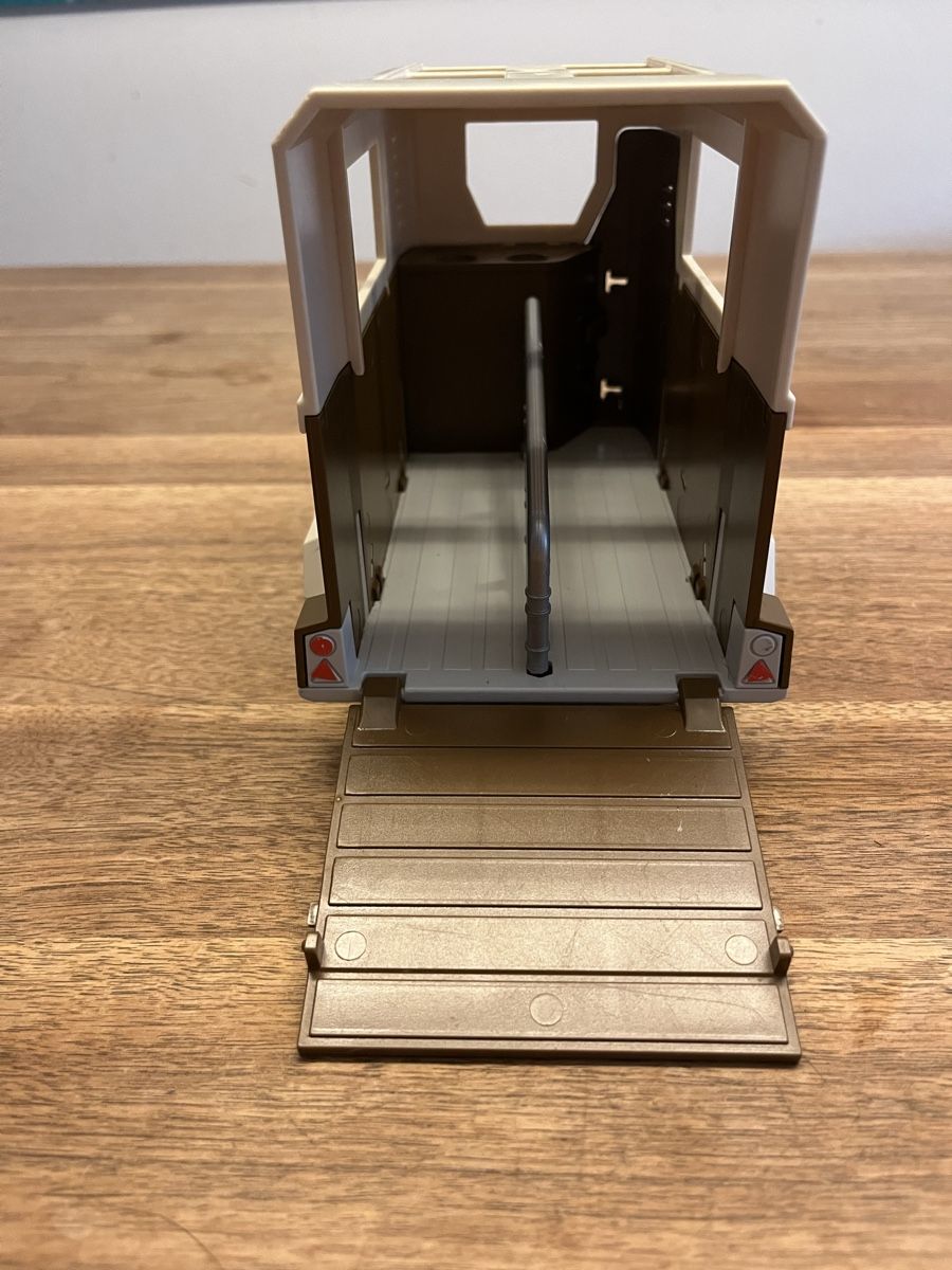 Schleich Giocattoli: Schleich Auto mit Anhänger – Usato da Weesen venduto da D0101D 3