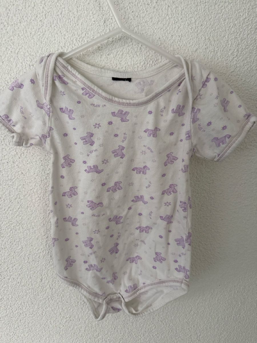 Unterwäsche: Baby Body Kurzarm Gr. 80 mit Pferdchen Muster – Neu (gemäss Beschreibung) aus Freidorf TG von nad_fxh7
