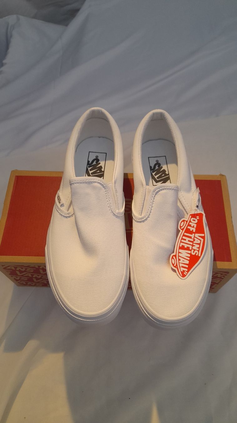 Vans Scarpe da uomo: Vans Classic Slip-On neuves, blanches, taille 39. – Nuovo e nell'imballaggio originale da st.gallen venduto da The_Rag_Picker. 2