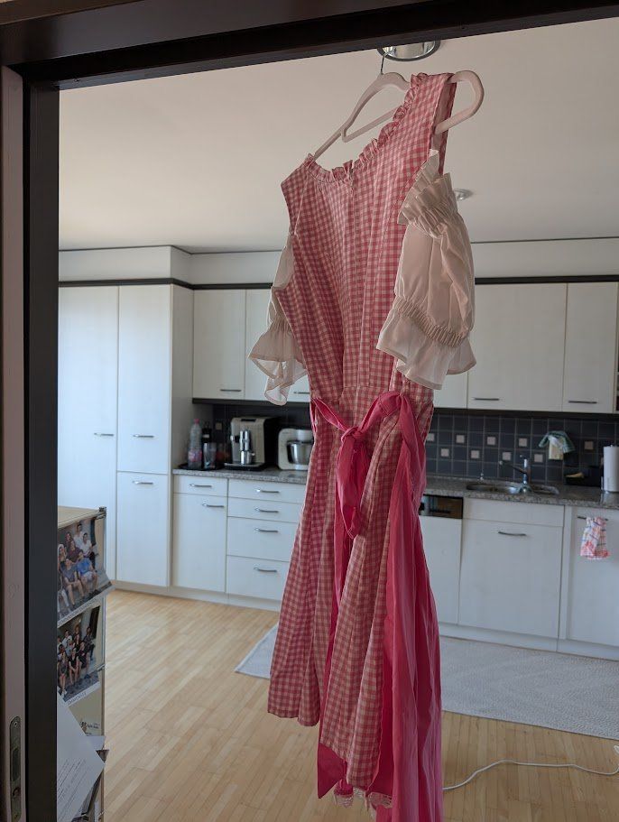 Robes: Wunderschönes Dirndl – D'occasion à Küssnacht am Rigi par Sen4U 1