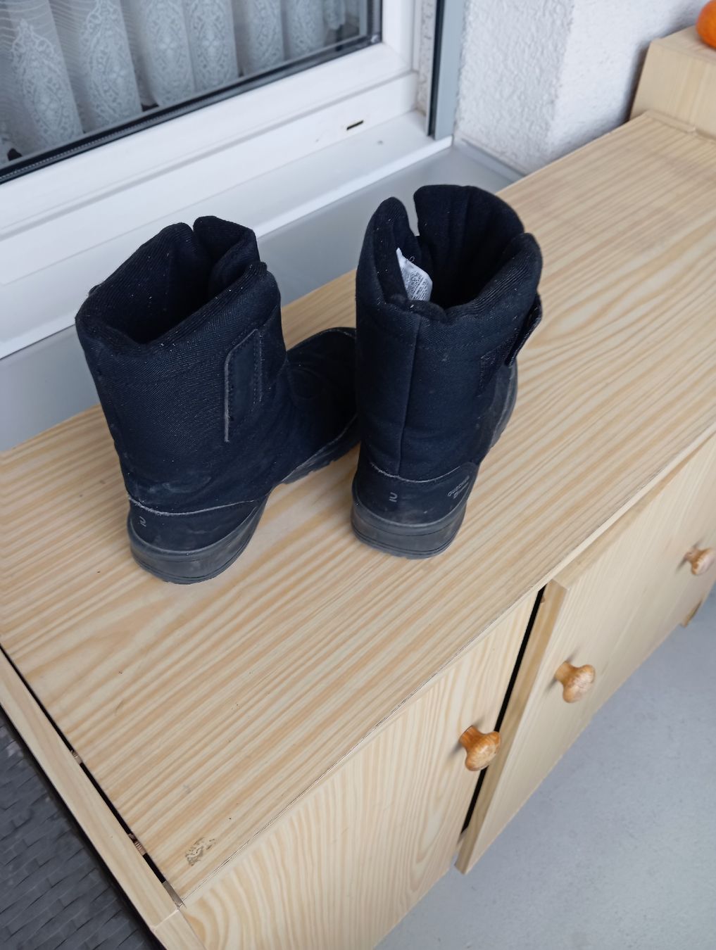 Decathlon Scarpe per ragazzi: Winterschuhe Wasserdicht NR 35 – Usato da Winterthur venduto da Emrh 1