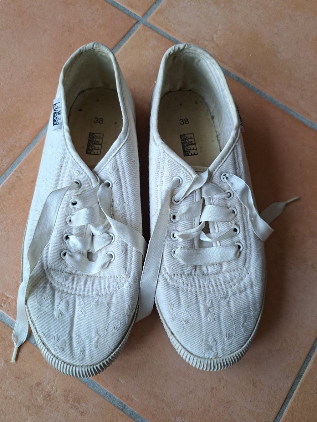 Scarpe da donna: Sneaker Gr. 38 – Usato da Riehen venduto da Chimpara
