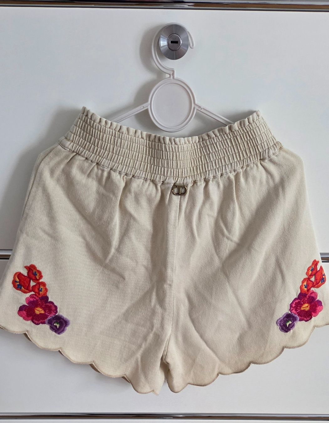 Twinset Pantaloni: TWIN SET - Shorts mit Stickerei – Usato da Zürich venduto da Nala2811 8