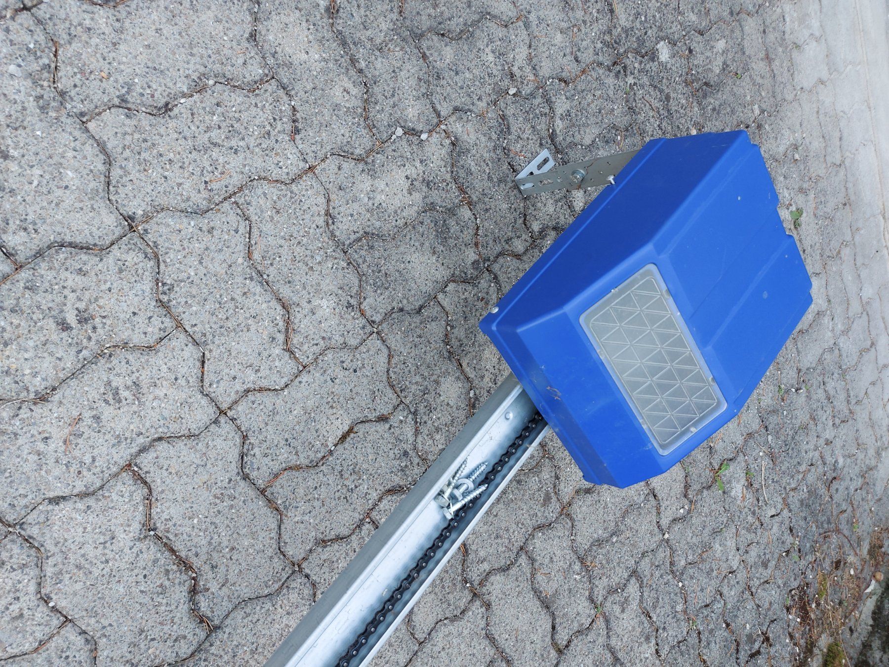 Berner Torantriebe Altro Materiale elettrico: Garagentorantrieb mit 2 Funkfernbedienungen – Usato da Beringen venduto da Paetscher82 3