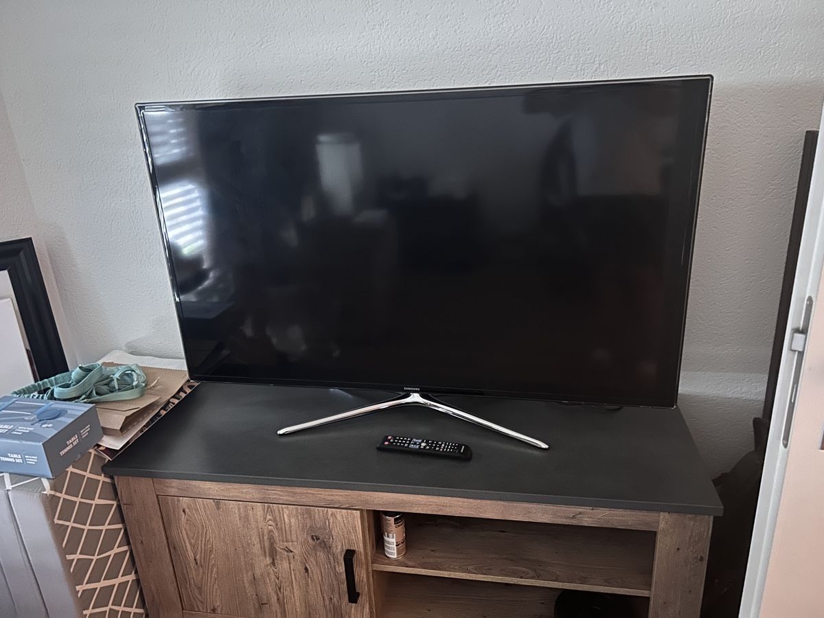 Samsung Fernseher: Samsung Smart-TV UE55F6340SS – Gebraucht aus Laupen BE von erii.blabla