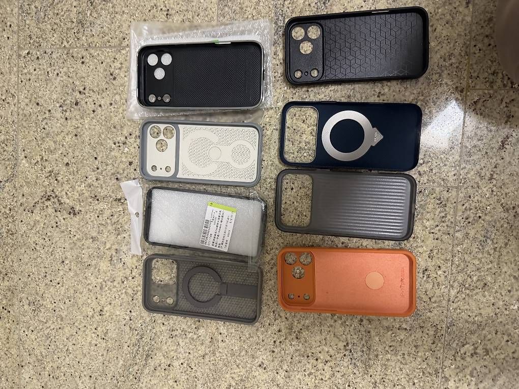 Coques & Protection écran: 8x iPhone 17 Pro Max Hüllen  Set – D'occasion à Zürich par meti1975 2