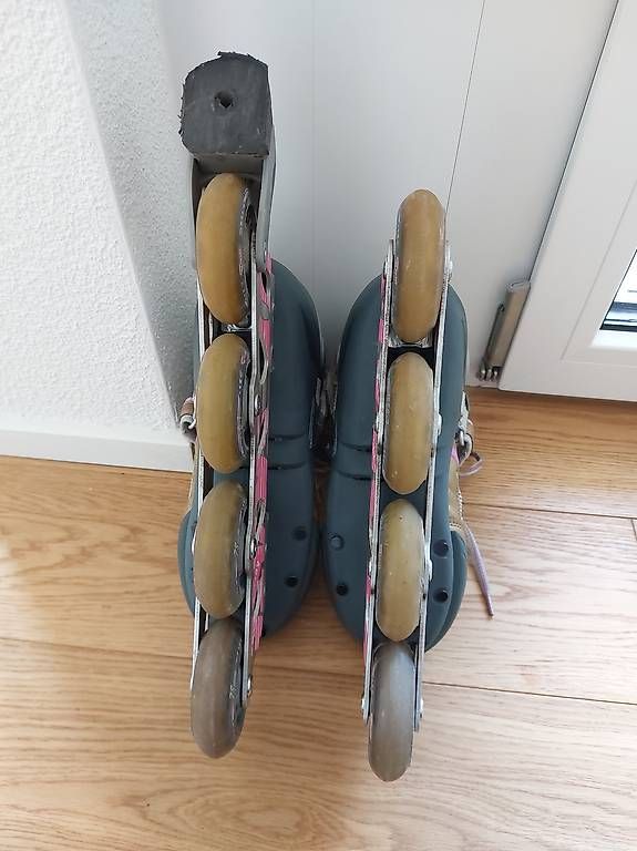 Patins à roul. & inline: Inliner Inline skates Gr. 37 mit Zubehör  – D'occasion à Oberuzwil par and_n5lg 2