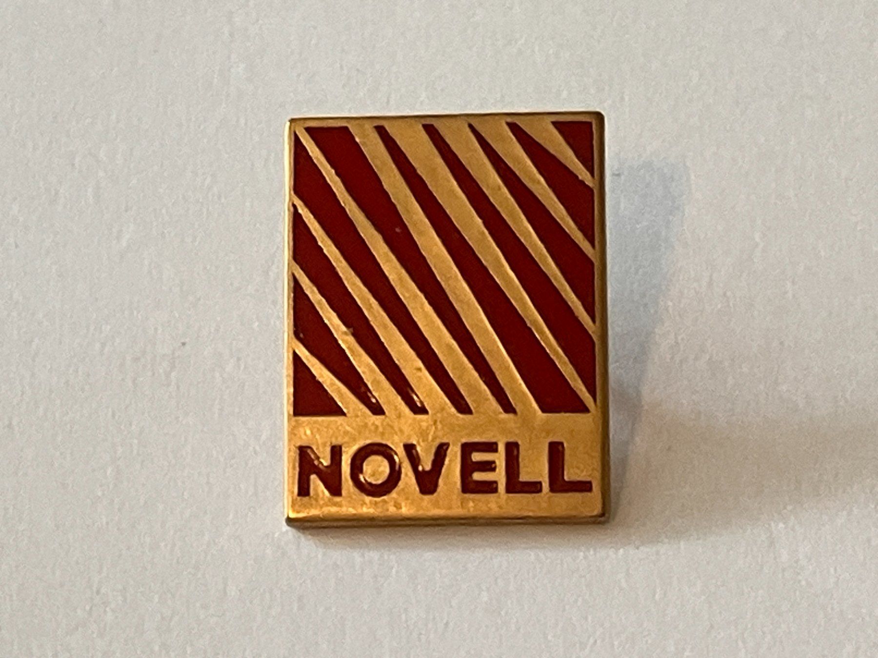 Placchette & Badge: 1 Pin Novell – Usato da Basel venduto da djwwpp