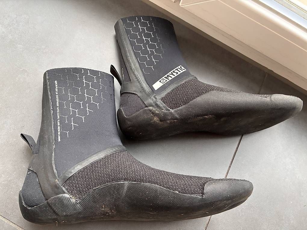 Herrenschuhe: Mystic Majestic Boot 3mm Split Toe 44/45 – Gebraucht aus Zürich von max_8cpy 1