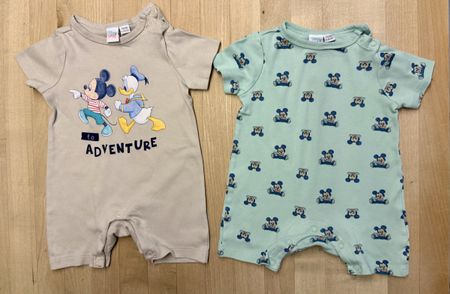 2x neuwertige Disney Jumpsuits für Baby 74/80
