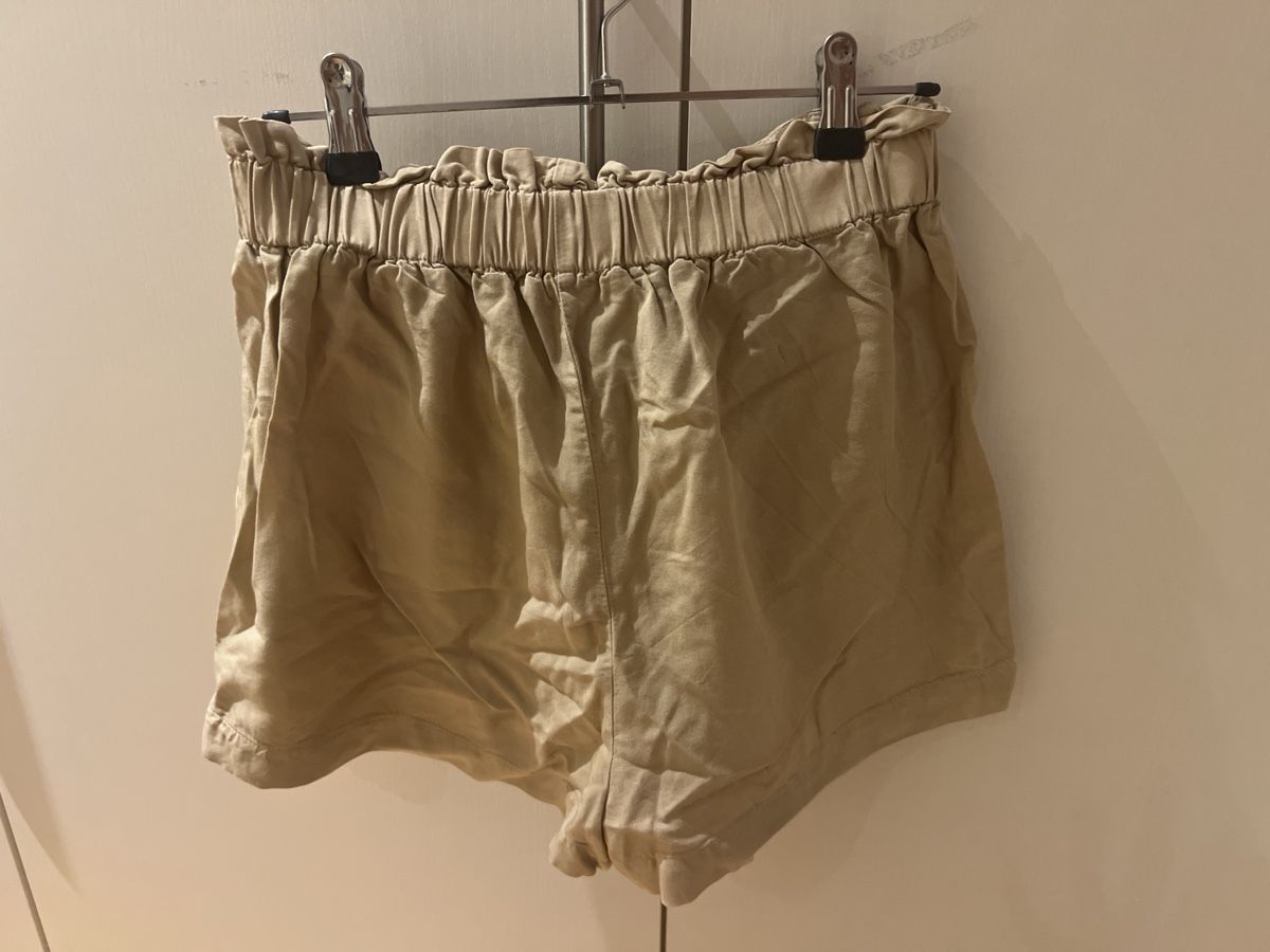 Tally Weijl Hosen: Tally Weijl Shorts Beige – Gebraucht aus Oberengstringen von pri_c8jk 1