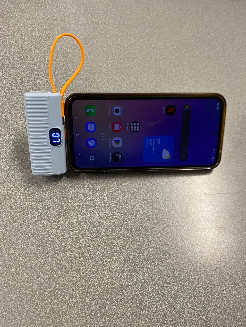 Akkus & Batterien: Powerbank mit Kabel, Tragbar & Kompakt – Neu und originalverpackt aus Hinwil von Veluxe93 1