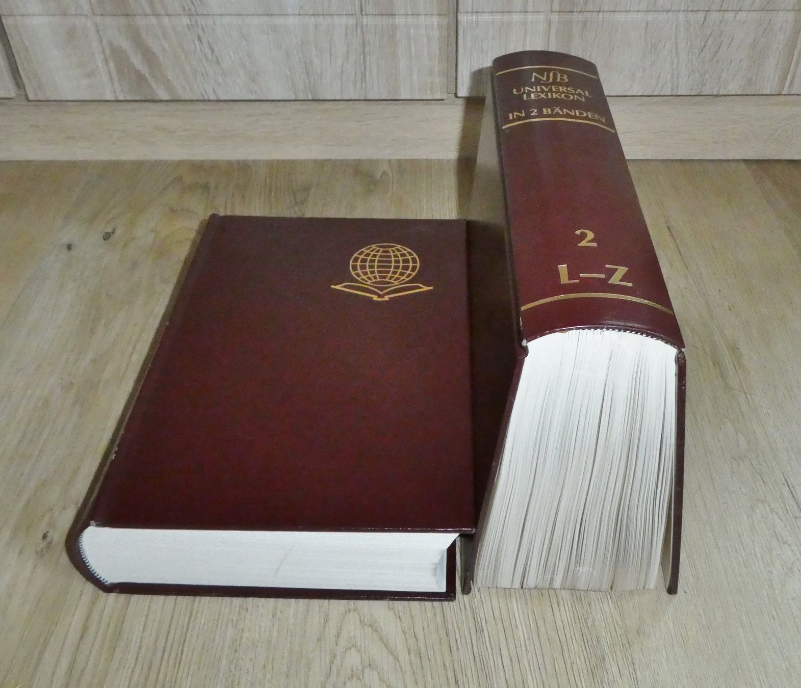 Libri: Universal Lexikon in 2 Bänden. – Nuovo (secondo la descrizione) da Siebnen venduto da GluckPilz5684 1