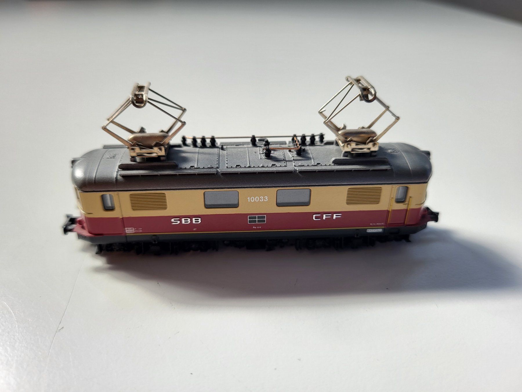Hobbytrain Modellini di ferrovie: Hobbytrain SBB E-Lok Re 4/4 I Nr. 10033 – Usato da Brügg BE venduto da POU-BELLE 5