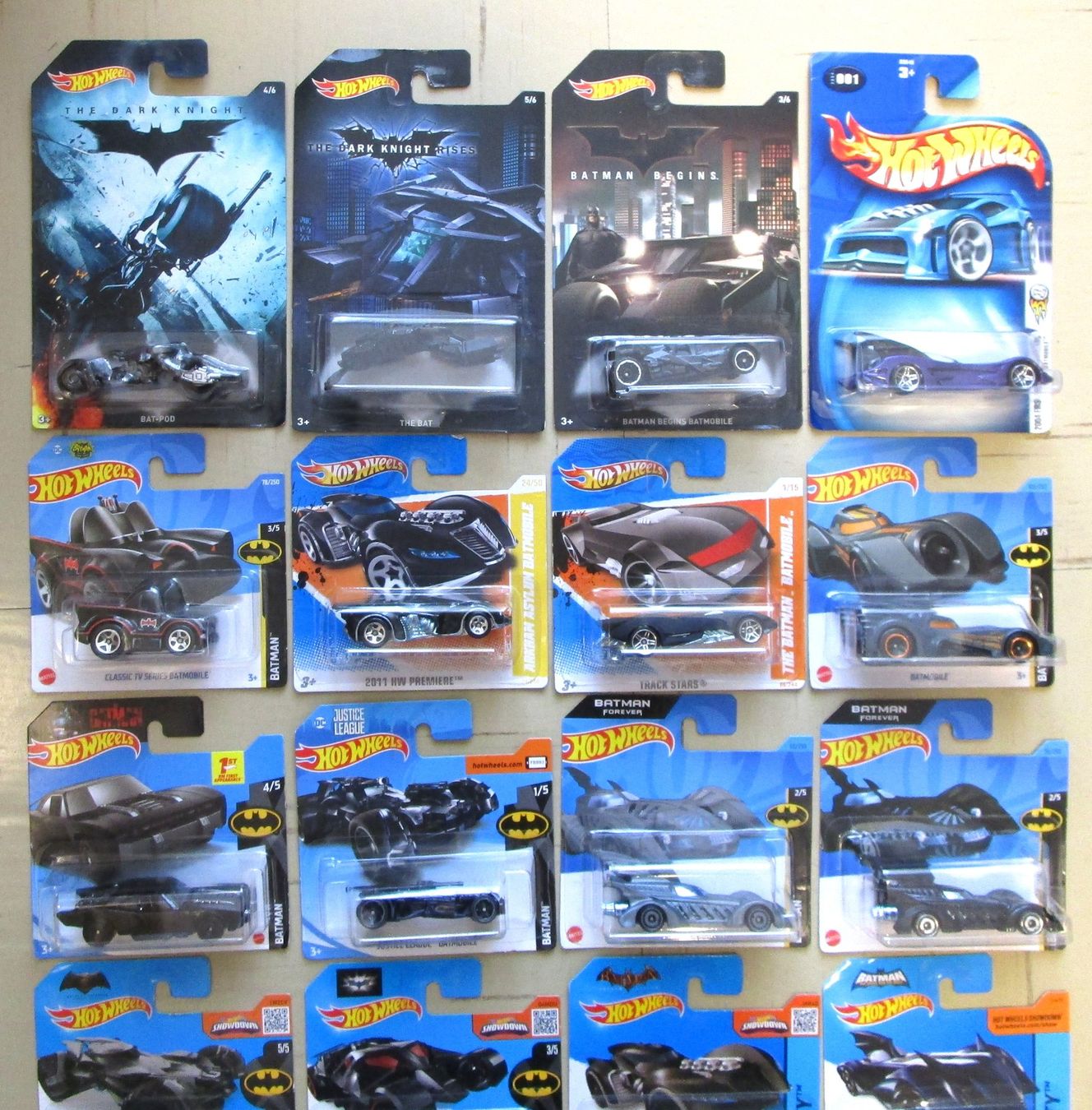 Hot Wheels Voitures modèles: 20 HOT WHEELS BATMAN BATMOBILE – Neuf avec emballage d'origine à Chêne-Bourg par breno56 1