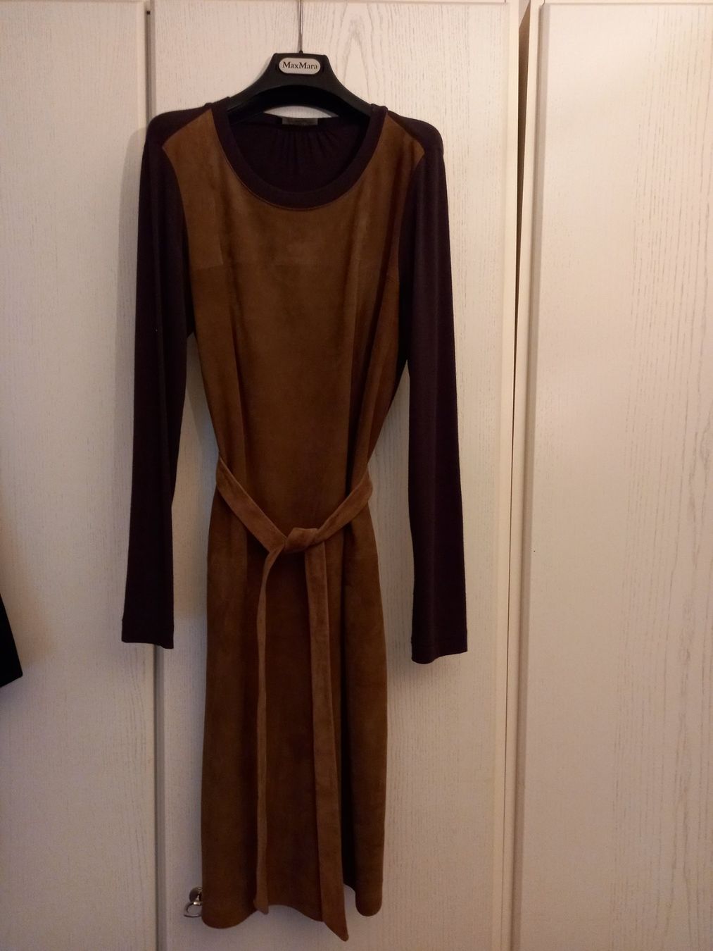 Max Mara Vestiti: Robe daim-jersey marron Max Mara, t. 40 – Usato da St-Sulpice VD venduto da asc_5twt