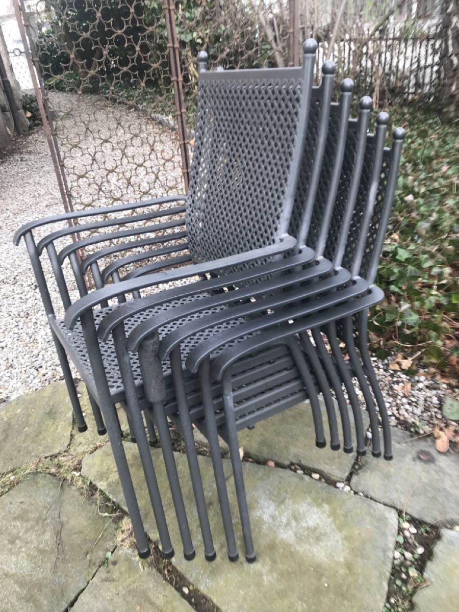 Stühle: 6 eiserne stapelbare Gartenstühle – Gebraucht aus Sursee von  2