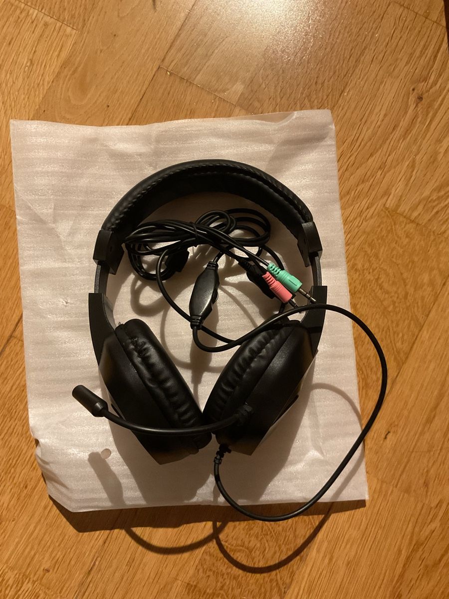 Cuffie: Freaks & geeks headphones with mic – Nuovo (secondo la descrizione) da Petit-Lancy venduto da yoo_jm8h