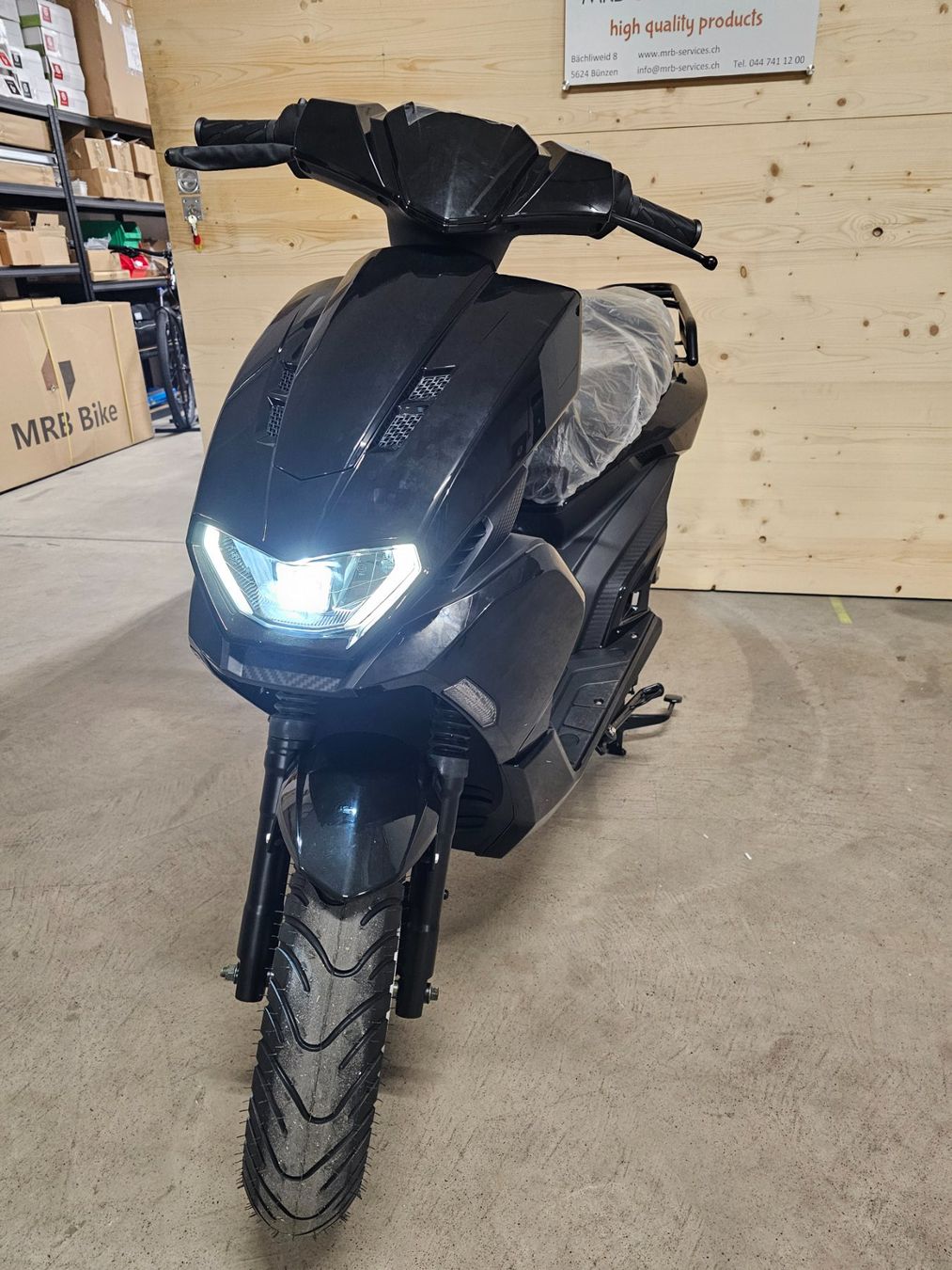 Scooter: E-Roller mit 3KW Bosch Radnabenmotor – Nuovo e nell'imballaggio originale da Bünzen venduto da MRB_Services