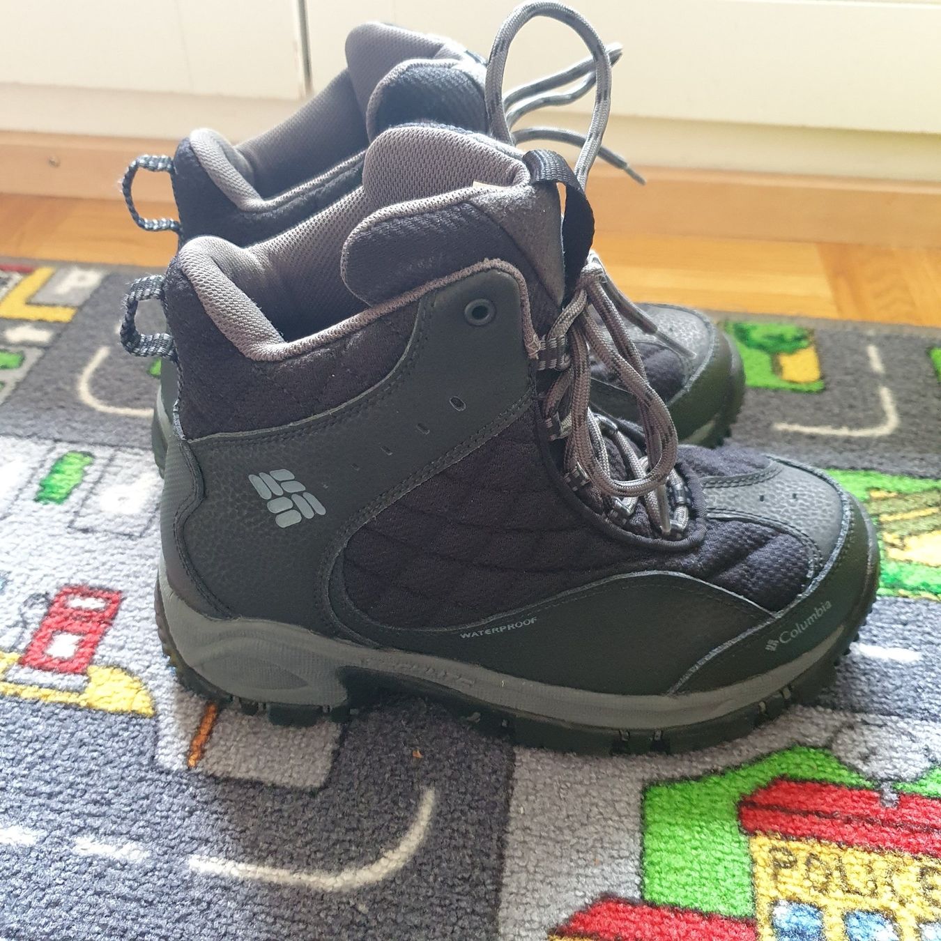 Columbia Schuhe für Jungen: Chaussures d'hiver Columbia 37 – Gebraucht aus Prilly von RoDyRe