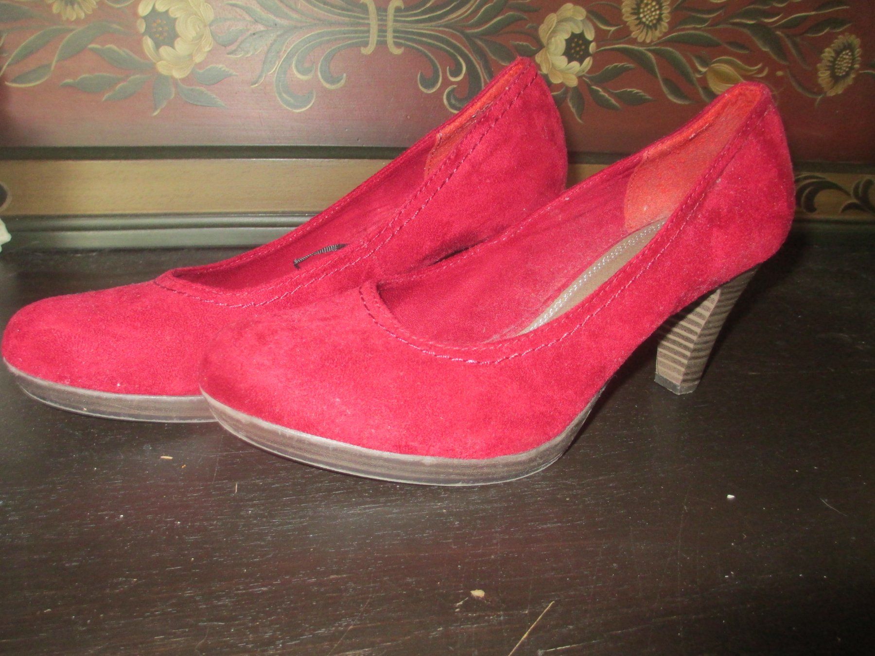 Scarpe da donna: Rote Wildleder-Pumps Gr. 39  CITYLINE – Usato da Hasle LU venduto da Flamme6 1