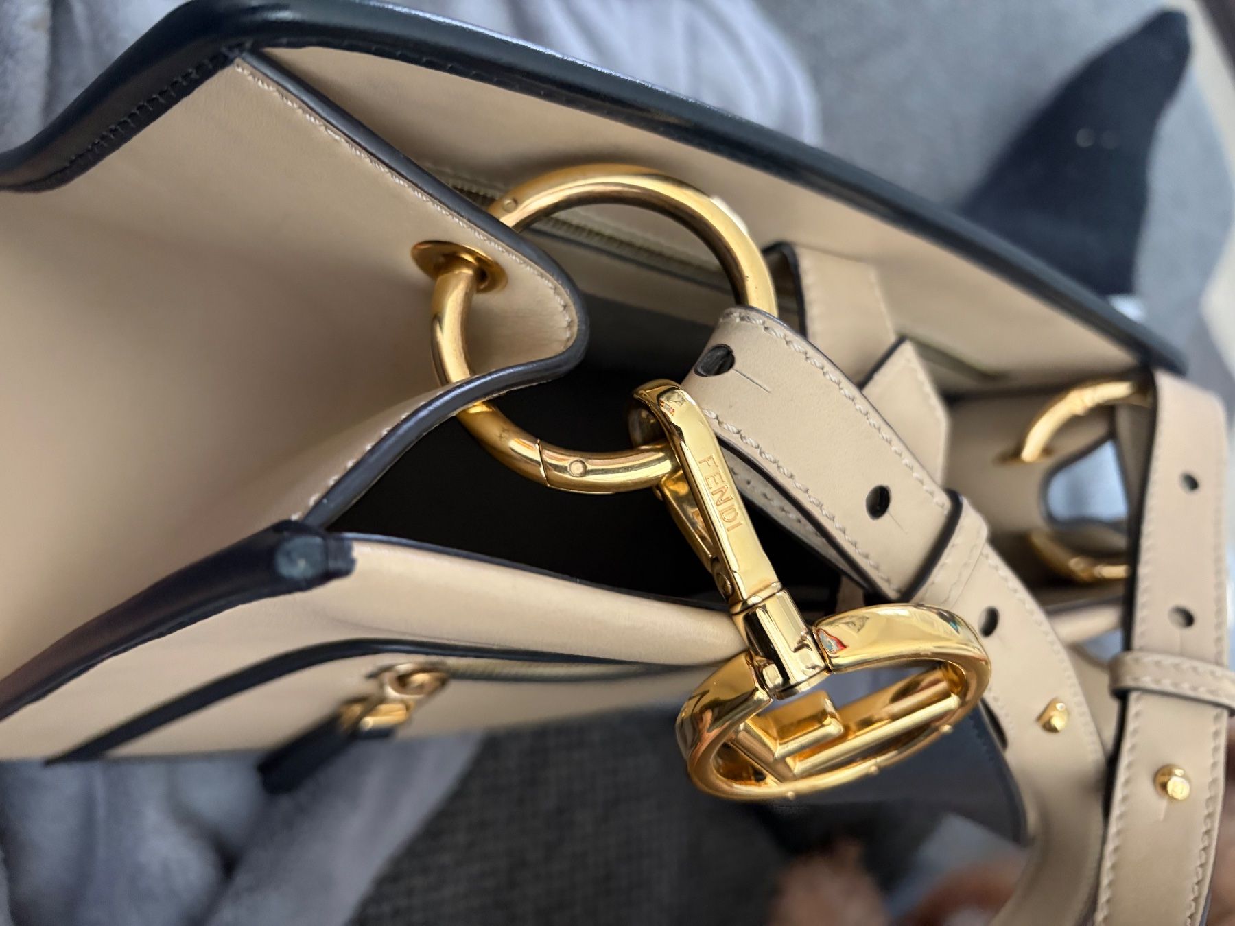 Borse da donna: Fendi Runaway, design elegante! Autunno – Usato da Cadro venduto da lar_fsy8 8