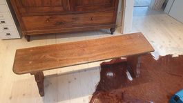 Holzbank , traditionell für vor den Kachelofen 