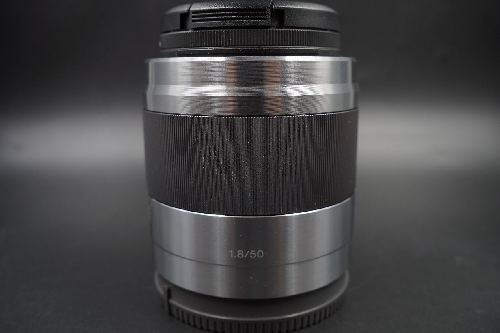 Sony Objektive: Objektiv Sony E 1.8/50 OSS SEL50F18 silber gebraucht APSC – Gebraucht aus Niederhasli von Adrianson 1