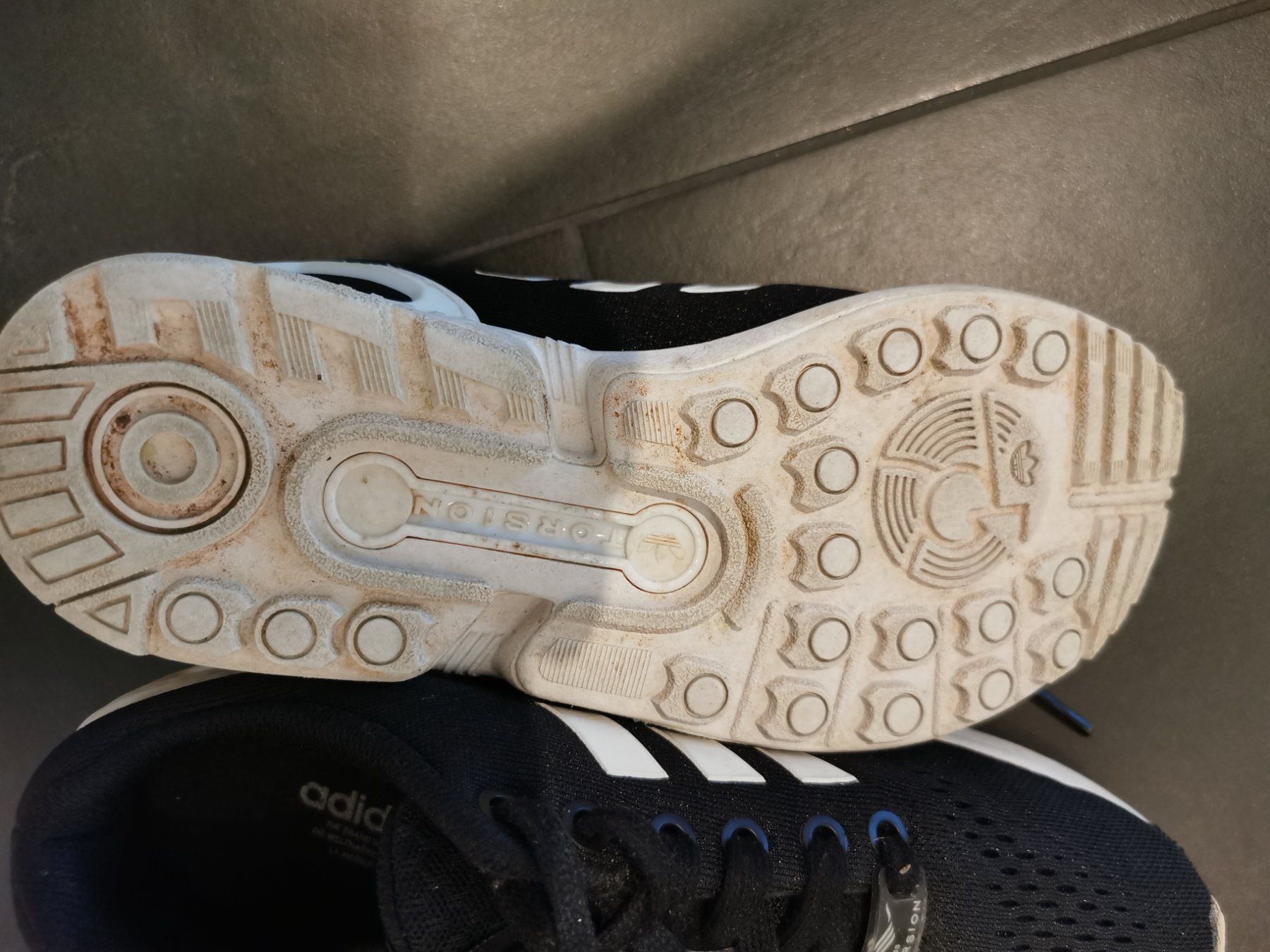 Adidas Scarpe per ragazzi: 2 Paar Adidas Torsion Gr. 38. – Usato da Sursee venduto da Ventiduese 1