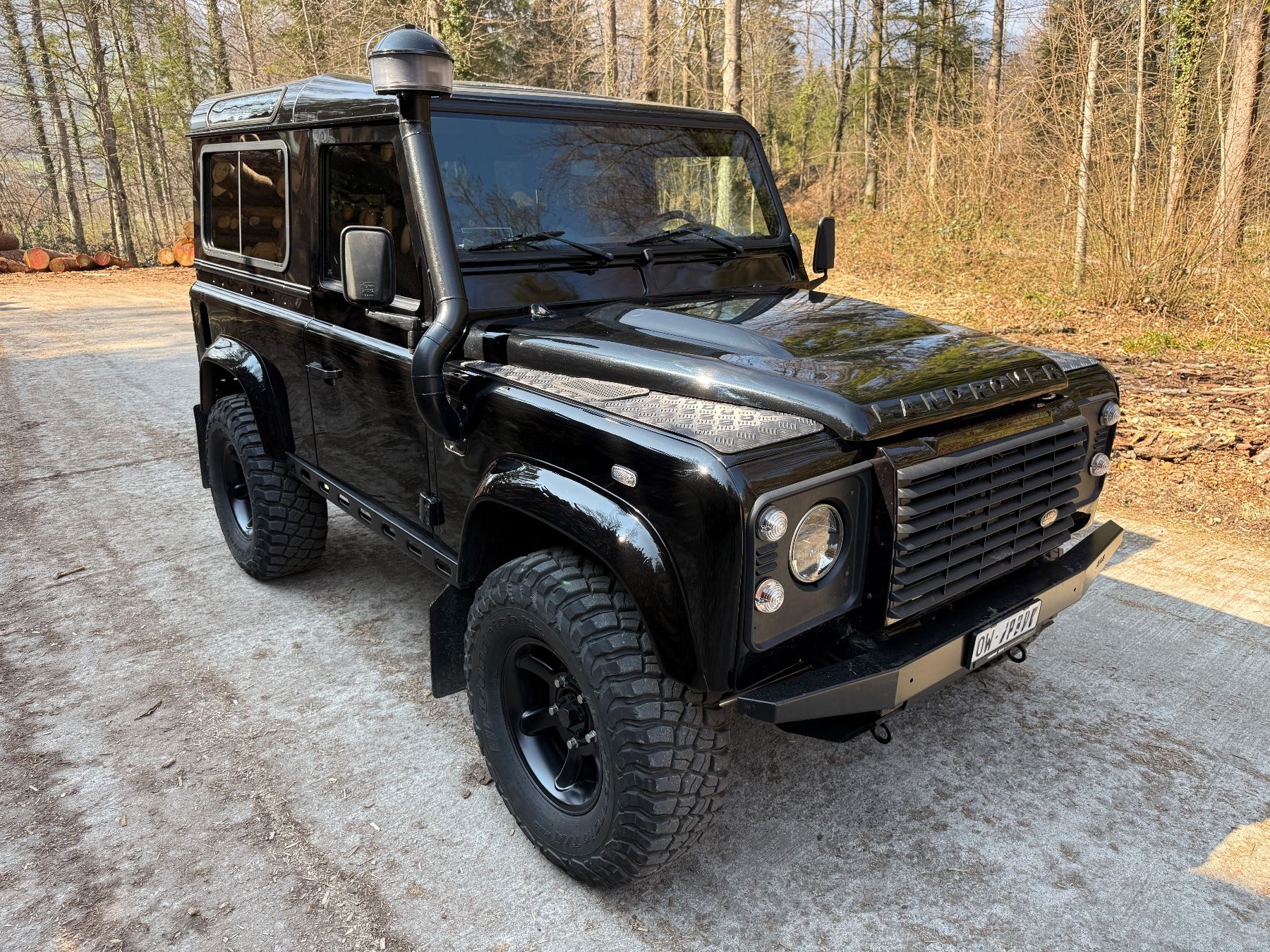 Land Rover Automobili: Land Rover Defender 90 2.4 TD4 – Usato da Giswil venduto da parker15