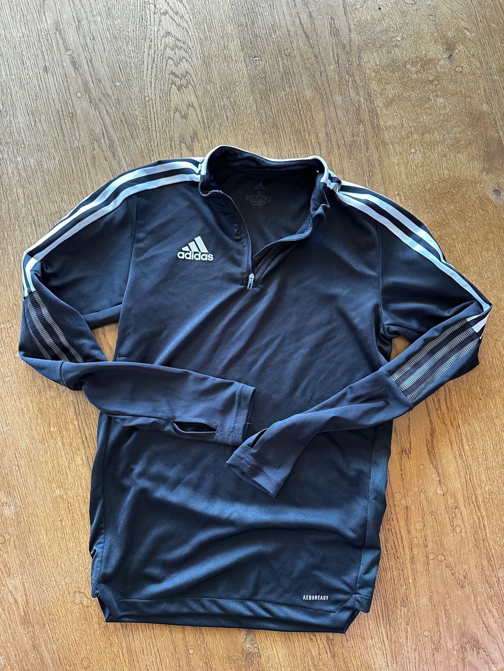 Adidas Pullover & Sweatshirts: Sportoberteil Adidas Grösse S – Gebraucht aus Niederbüren von Hudi_1974