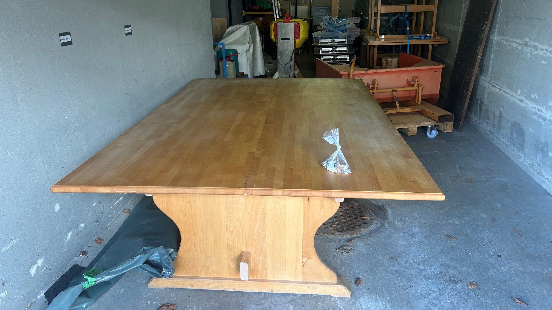 Tavoli: Grosser Holztisch 2.98 x 1.9 m – Usato da Frutigen venduto da unterhalt_wag 1