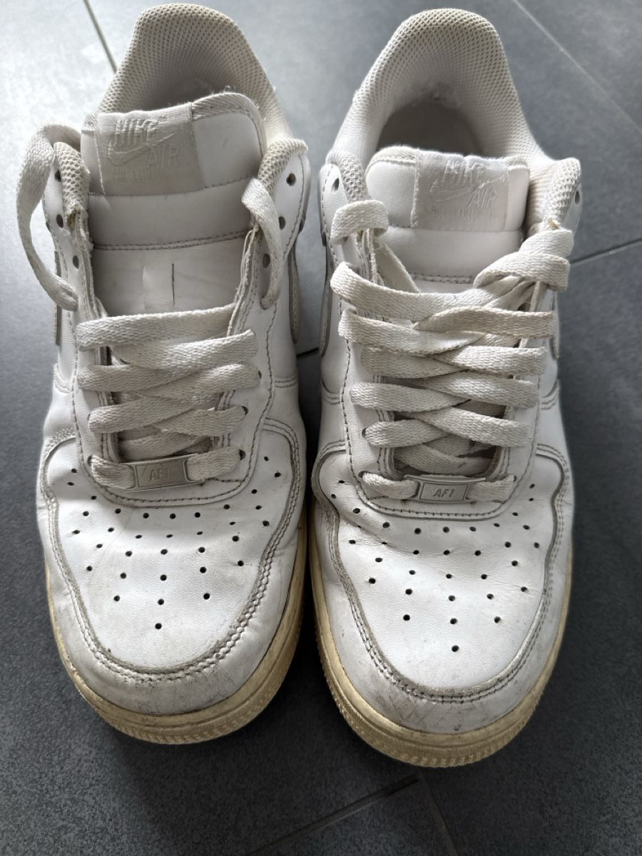 Nike Scarpe da uomo: Gebrauchte Nike Air Force 1 (42.5) – Usato da Bern venduto da jea_g5c2