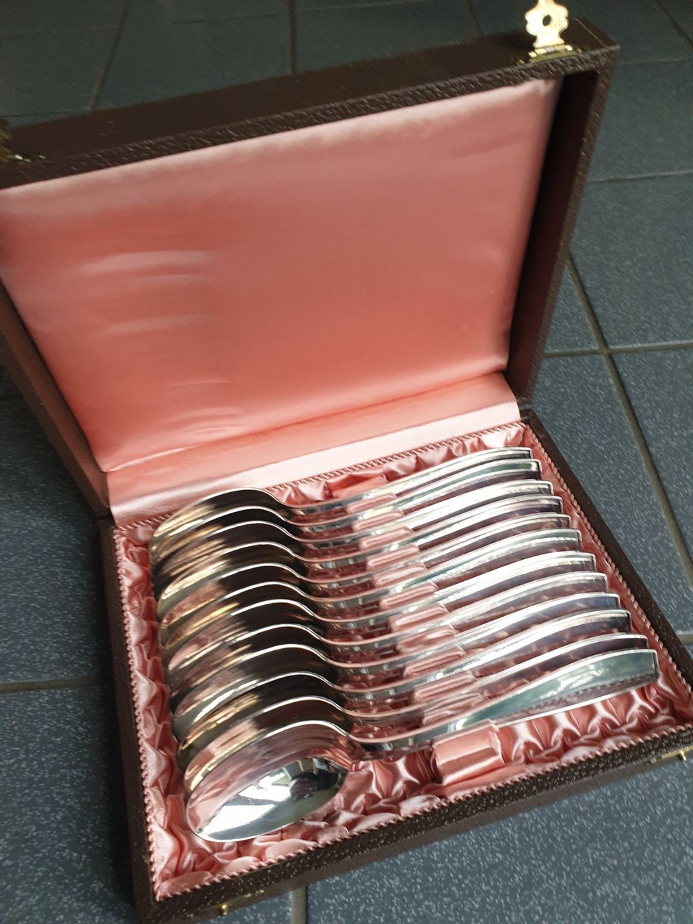 Christofle Cucchiai: Set de 12 cuillères à soupe Christofle – Usato da CHENE-BOURG venduto da Praslin