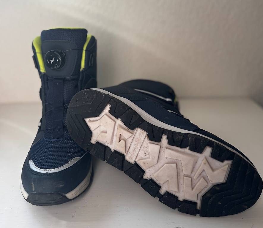 Scarpe per ragazzi: Kangaroos Kinder Winterschuhe,Grosse 37 – Usato da Bern venduto da mam_v6sq 2