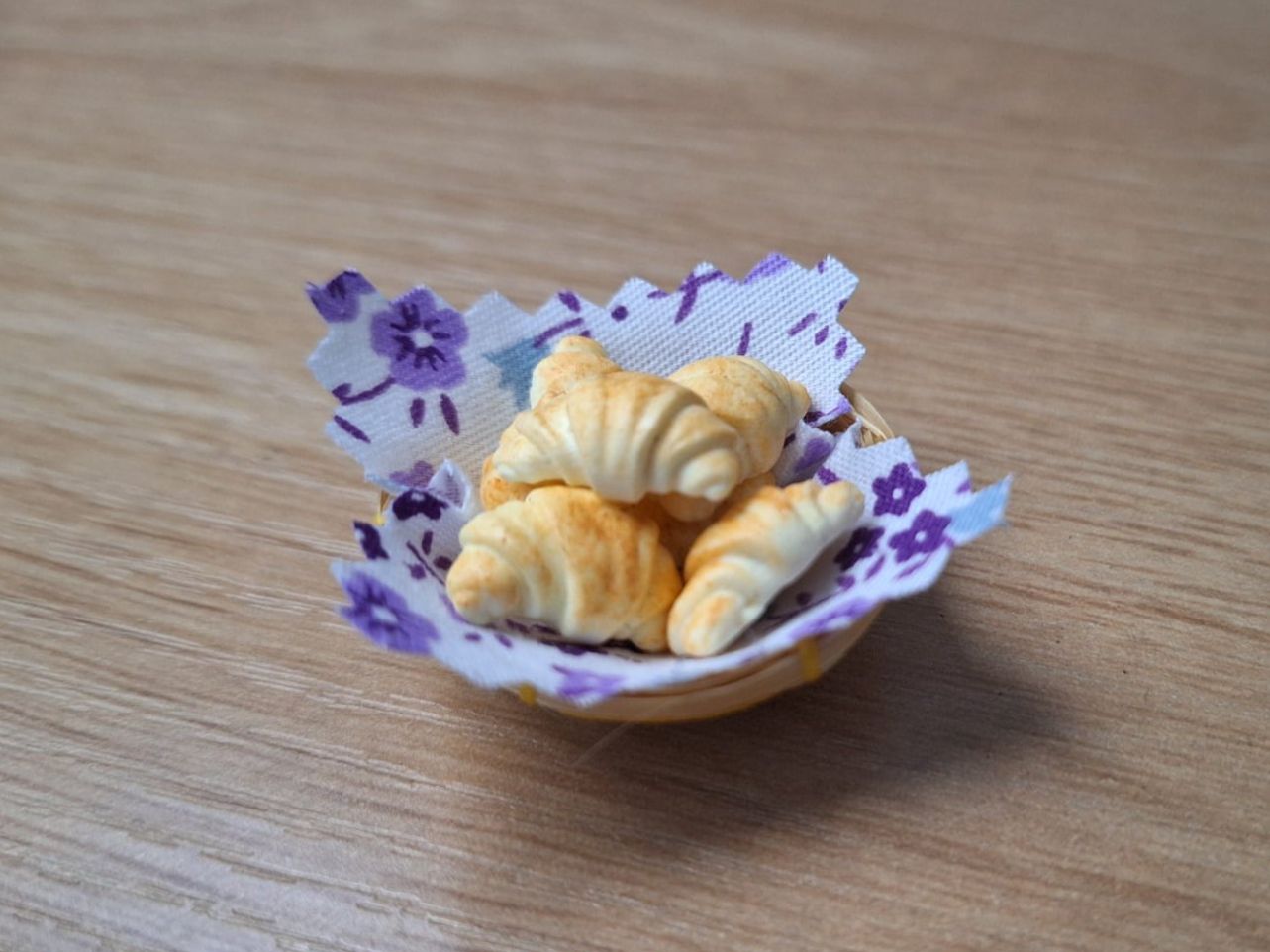 Puppenhäuser & -möbel: Handmade Gipfeli im Korb – Neu (gemäss Beschreibung) aus Zürich von HandmadeTinyFood 1