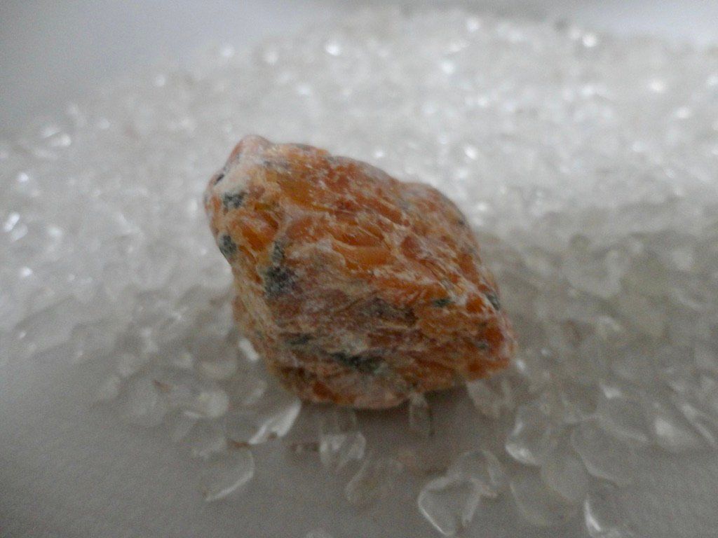 Minerali & Pietre curative: Feuercalcit roh – Nuovo (secondo la descrizione) da Biberist venduto da Steine 1