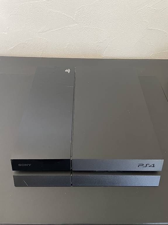 Console: PS4 Slim inkl. 3 Games & 2 Controller – Usato da Luzern venduto da -drums- 1