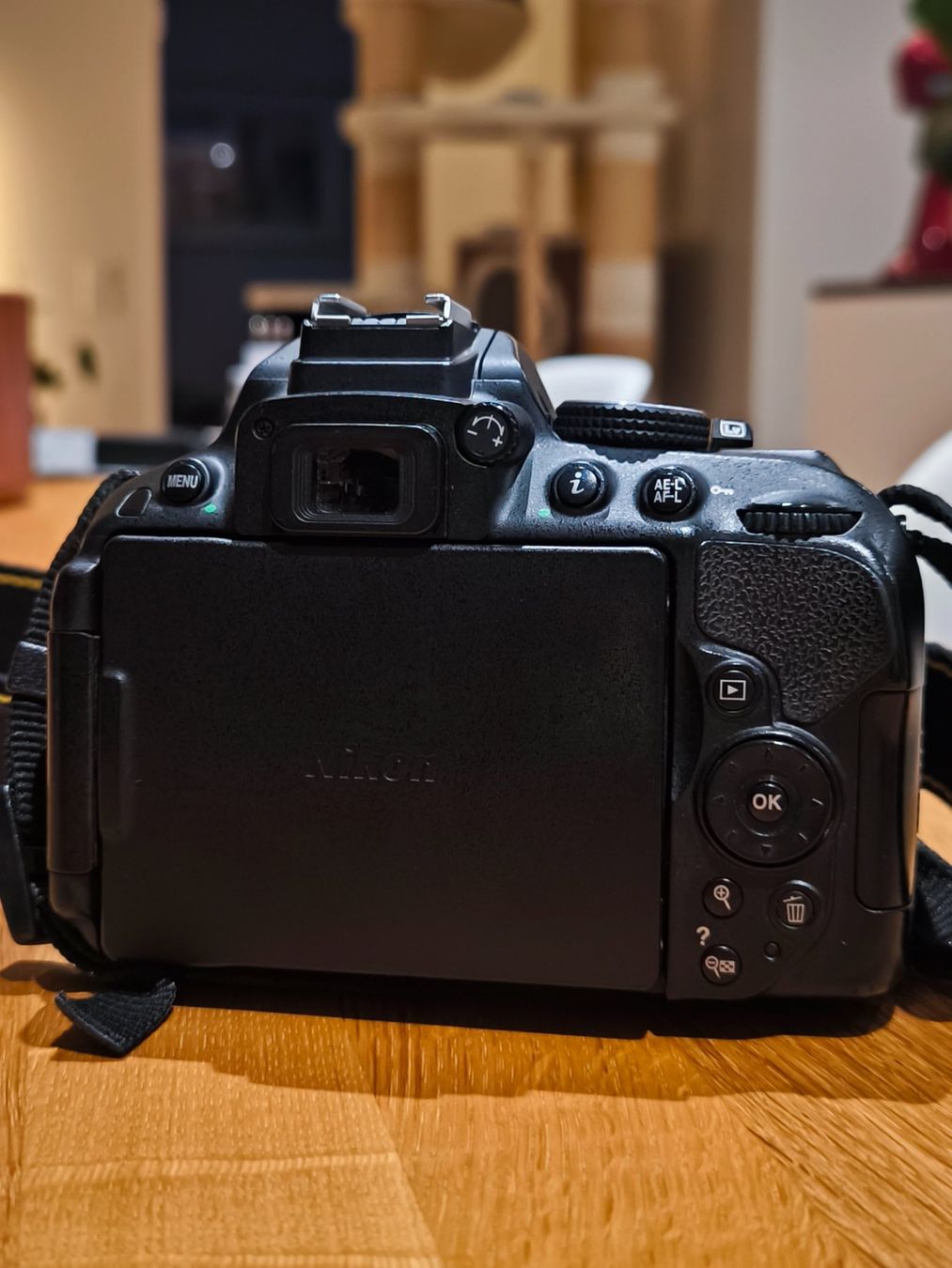 Nikon Fotocamera: Nikon D5300 Einsteiger Set mit viel Zubehör – Usato da Niederrohrdorf venduto da RainerW79 9
