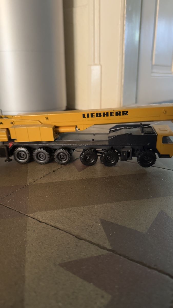 Giocattoli: Kranwagen Liebherr gelb gebraucht – Usato da Bern venduto da MarieBrocante