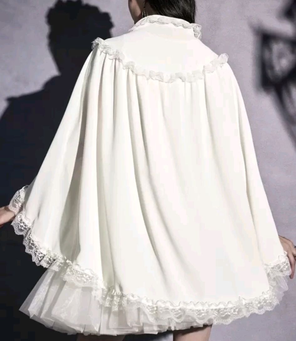 Giacche & Cappotti: Cape blanche avec dentelle, taille S – Nuovo (secondo la descrizione) da Lausanne venduto da Cassandra11 2