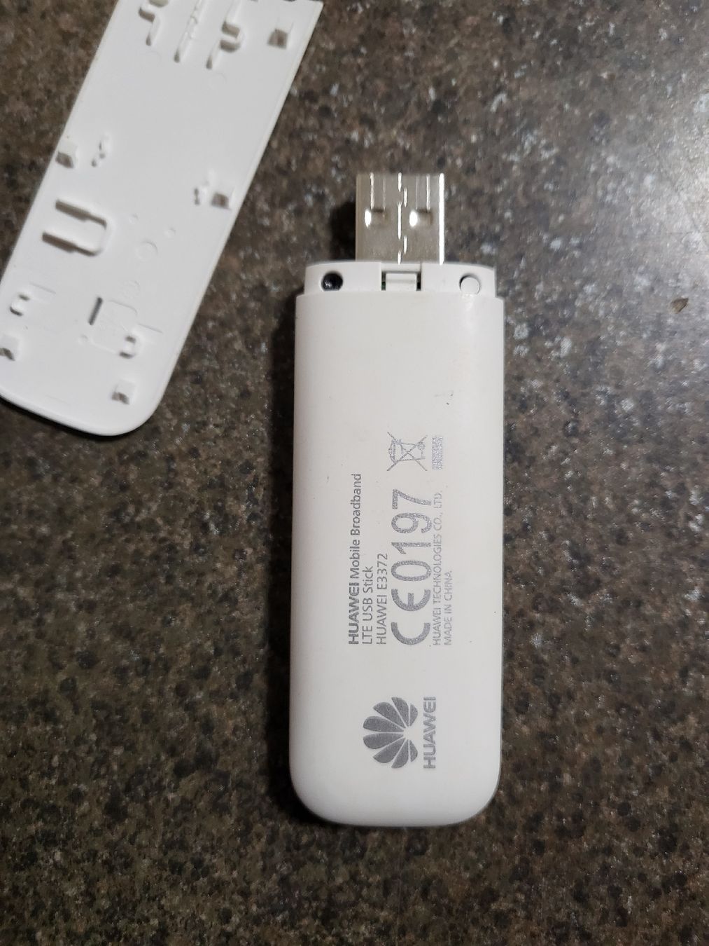 Huawei Modems & Router: Huawei E3372h Simkarten USB Router Internet Stick – Gebraucht aus Eggiwil von  1