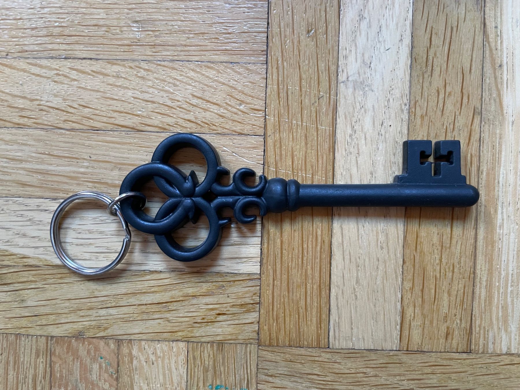 Portachiavi: Clé Décorative Noire, Porte-Clés Original – Usato da Oron-la-Ville venduto da W.XIX